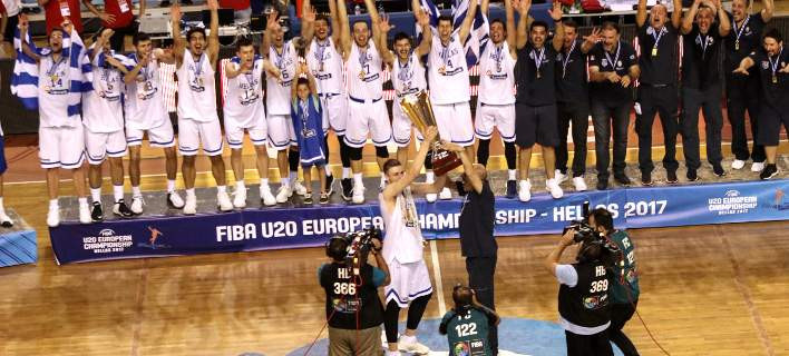 Eurobasket U-20: Συγκίνηση στην απονομή – Η σπουδαία κίνηση του Χαραλαμπόπουλου